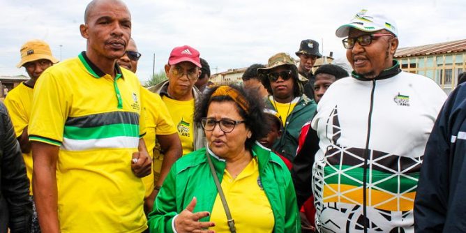 ANC deputy secretary-general Jessie Duarte and NEC member Mondli Gungubele visited Galeshewe ahead of the party's January 8 event in Kimberley. Duarte used the opportunity to lash out about infighting in the party.