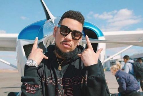 AKA shows appreciation to commited fan