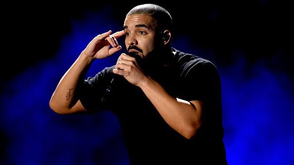 LAS VEGAS, NV - SEPTEMBER 23:  Recording artist Drake performs onstage at the 2016 iHeartRadio Music Festival at T-Mobile Arena on September 23, 2016 in Las Vegas, Nevada.  (Photo by Kevin Winter/Getty Images)
